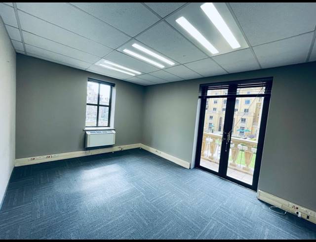 950M² OFFICE TO LET IN MAGALIESSIG